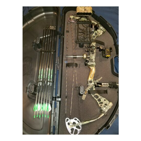 Very nice Used RH 2005 Bowtech Allegiance 70# 29" Draw . New accessories RTH image {1}
